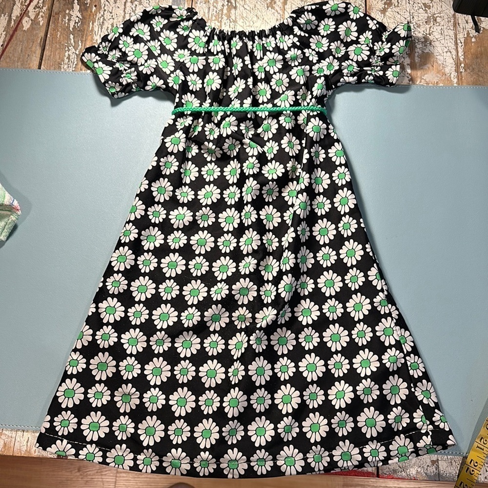 🧡Vintage maxi kids dress, size 4 handmade green, white daisies and black